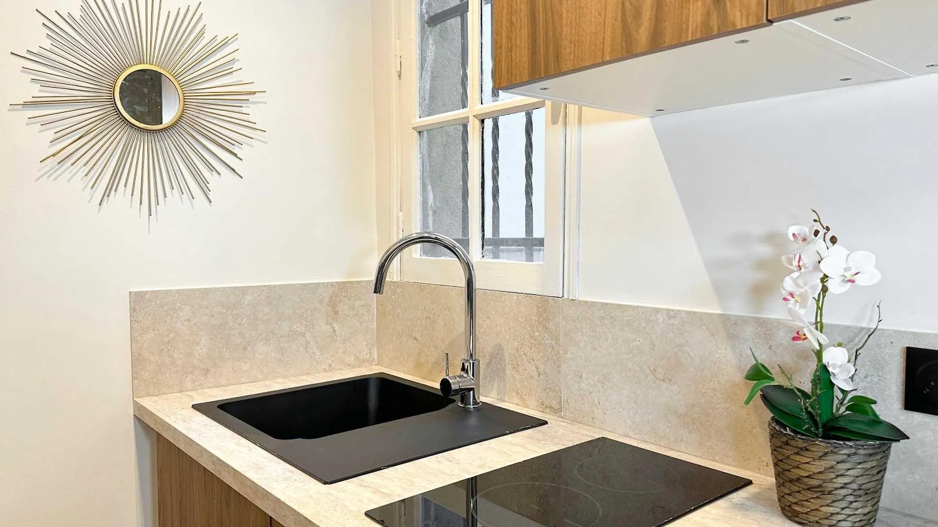 Charming Studio Near The Louvre Museum Paris France